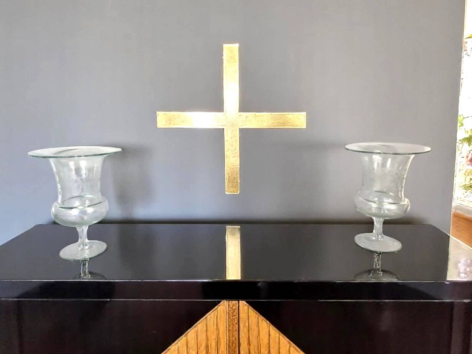 Pair of large antique Medici-shaped vases in engraved blown glass C412