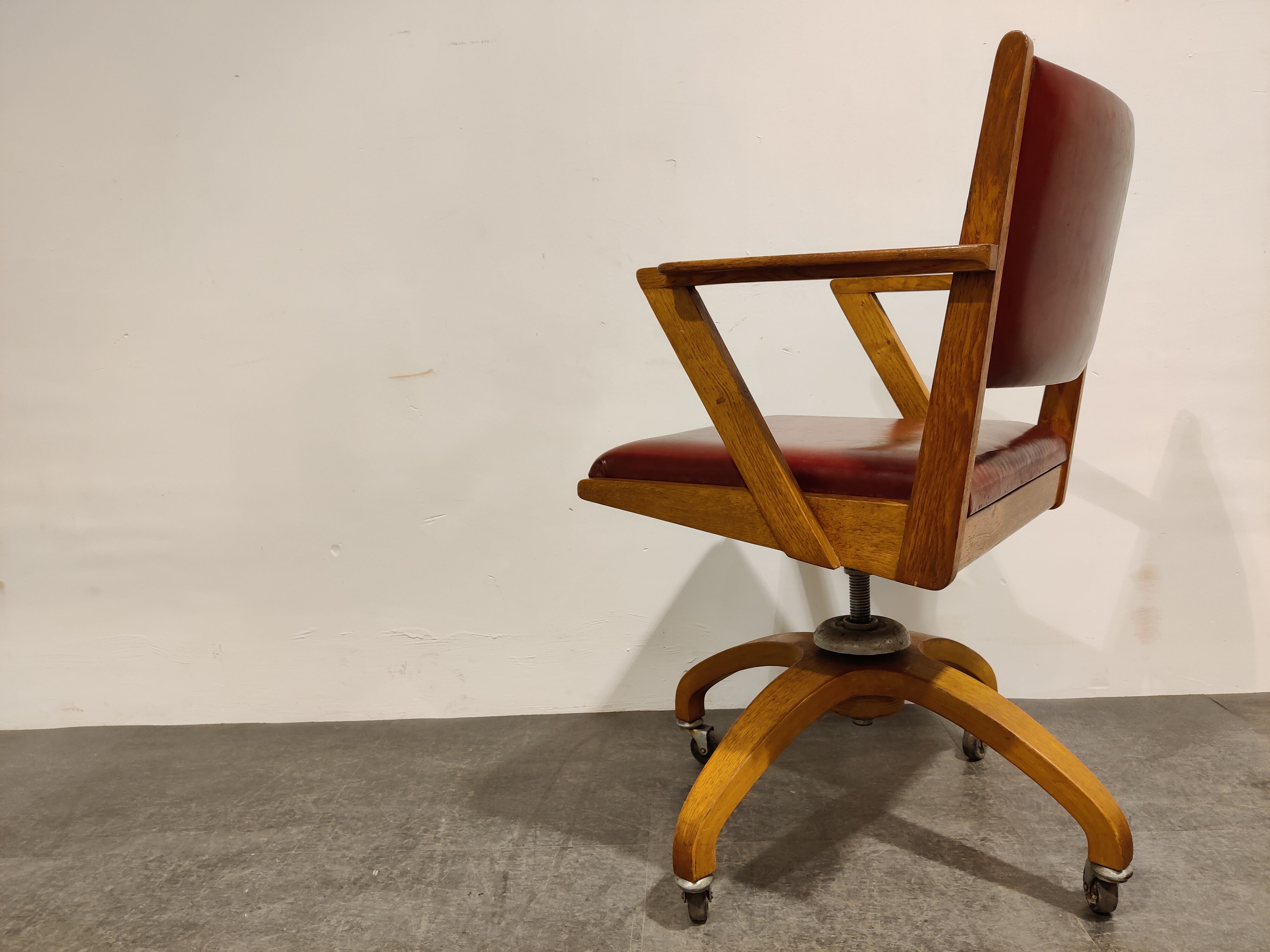 Chaise de bureau inclinable vintage Decoene, années 1950