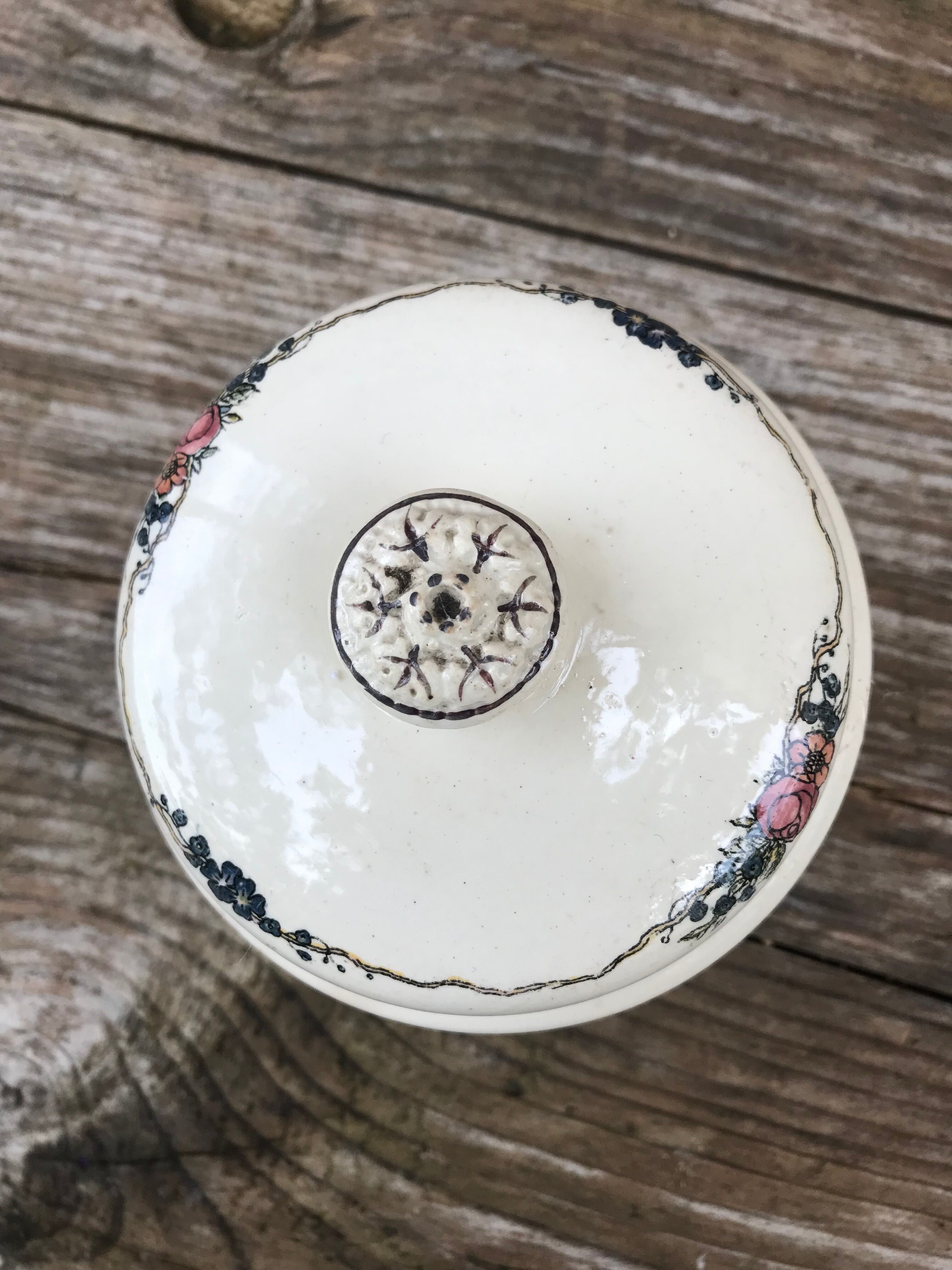 Pot, terrine en faience d'Obernai, Sarreguemines