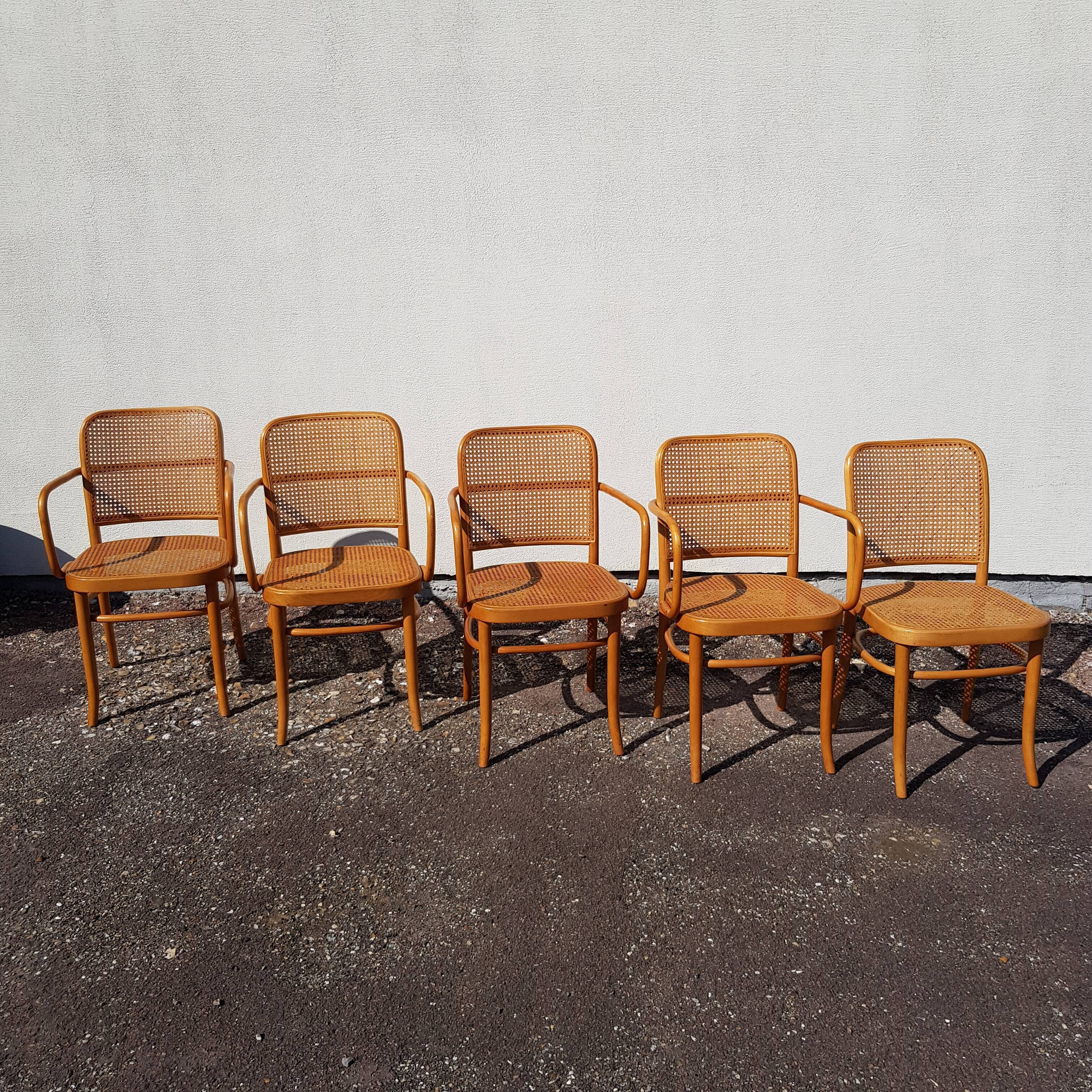 Ensemble de 4 fauteuils et 1 chaise Thonet 811 Josef Hoffmann