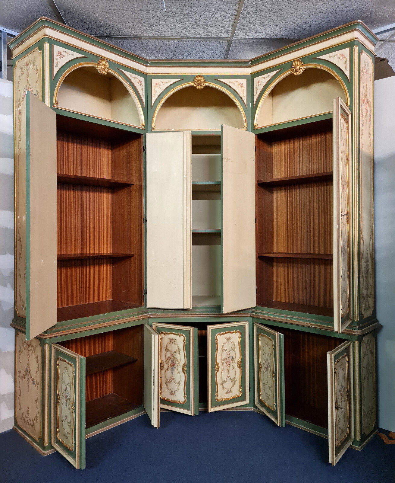 Louis XV Venetian corner bookcase in gilded and lacquered wood circa 1900