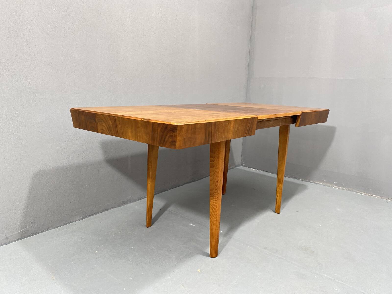 Table à manger réglable en noyer par Setona, années 1950, Tchécoslovaquie