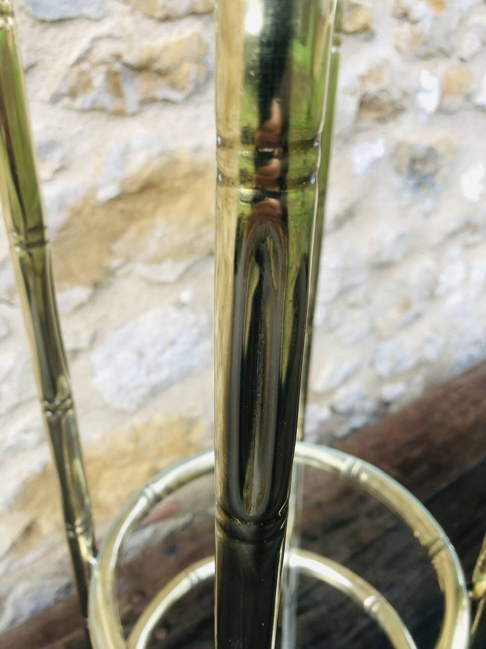 Vintage faux bamboo pedestal table in brass with 2 glass shelves