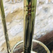 Vintage faux bamboo pedestal table in brass with 2 glass shelves