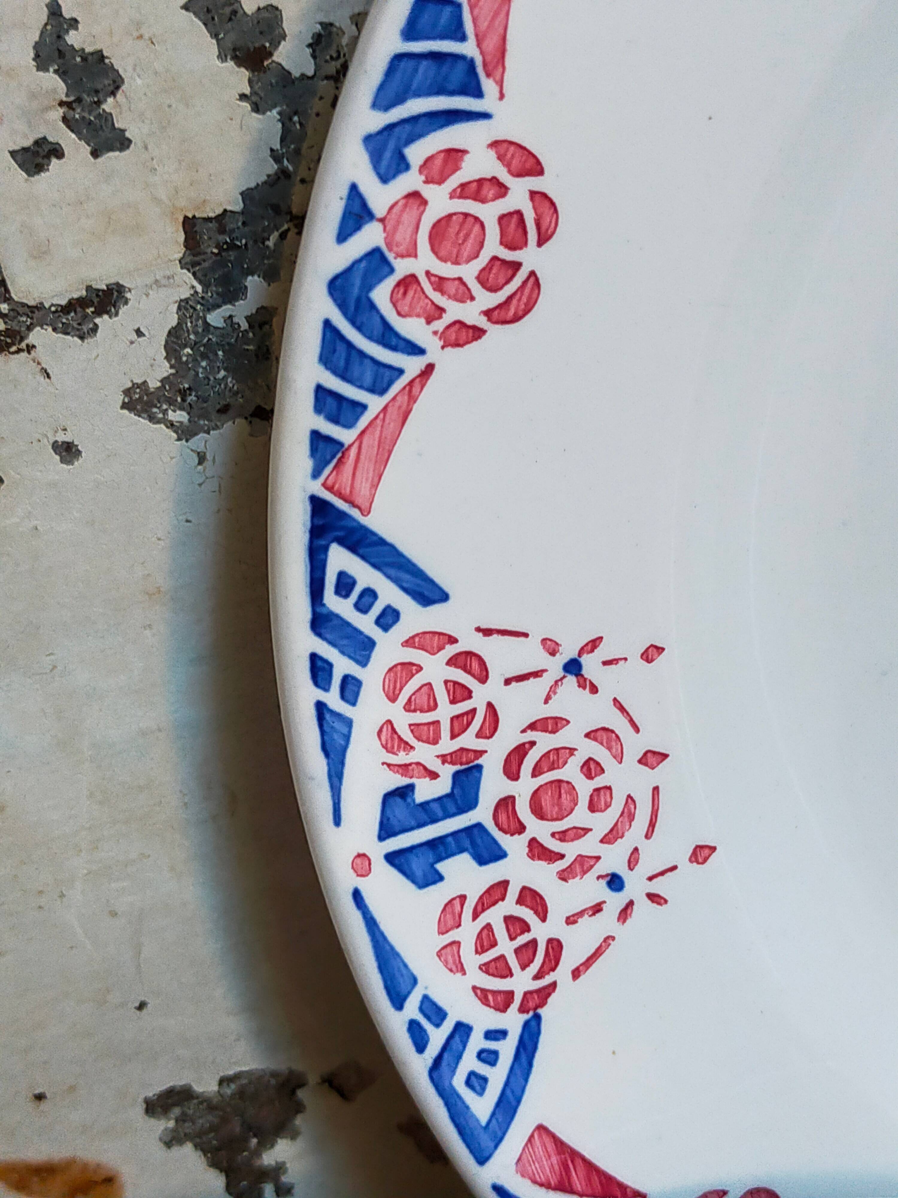 Nine Sarreguemines earthenware dessert plates, Brunoy service, 1940s