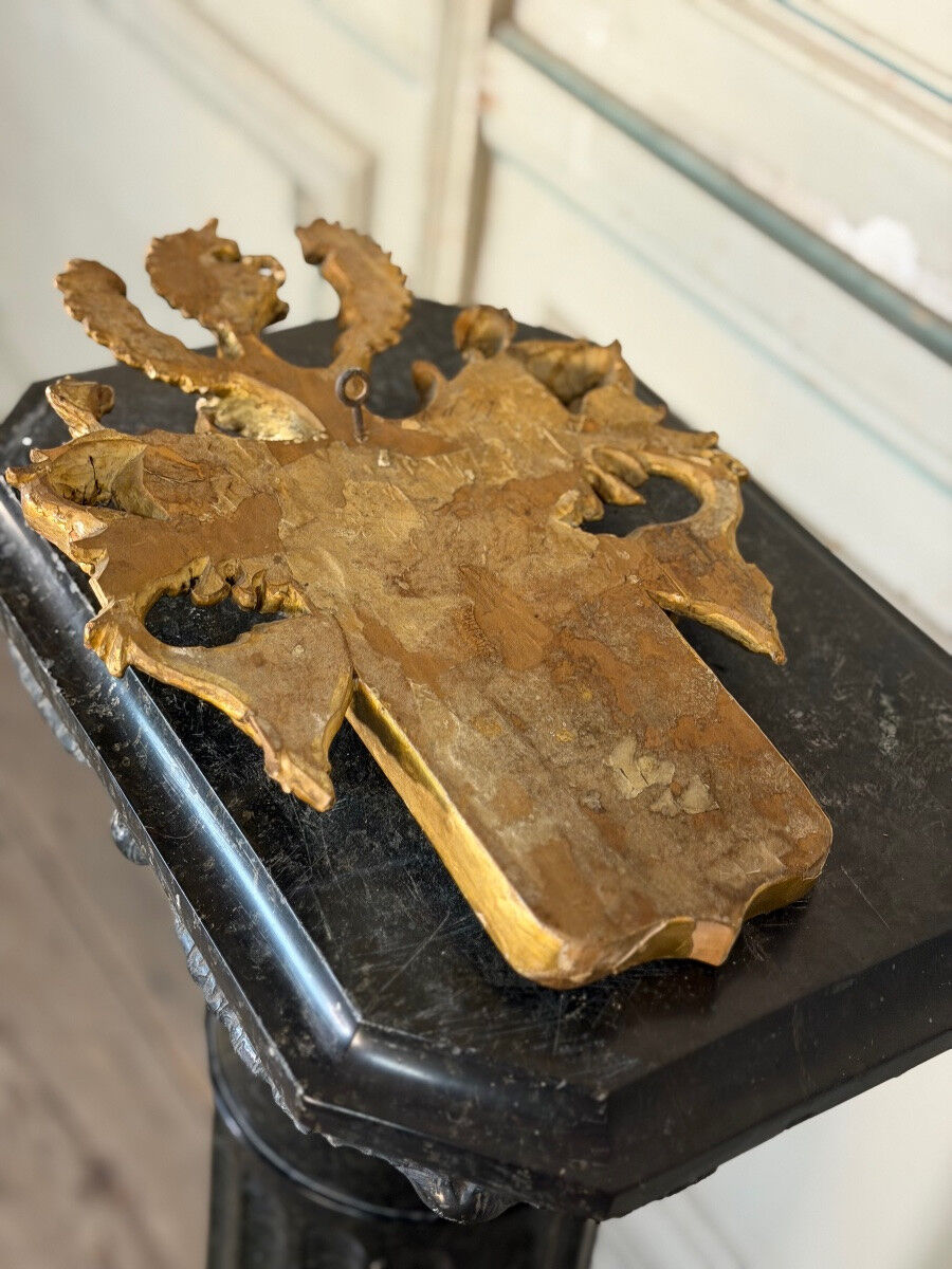 Heraldic cartouche in carved and gilded wood, Belgium, 19th century