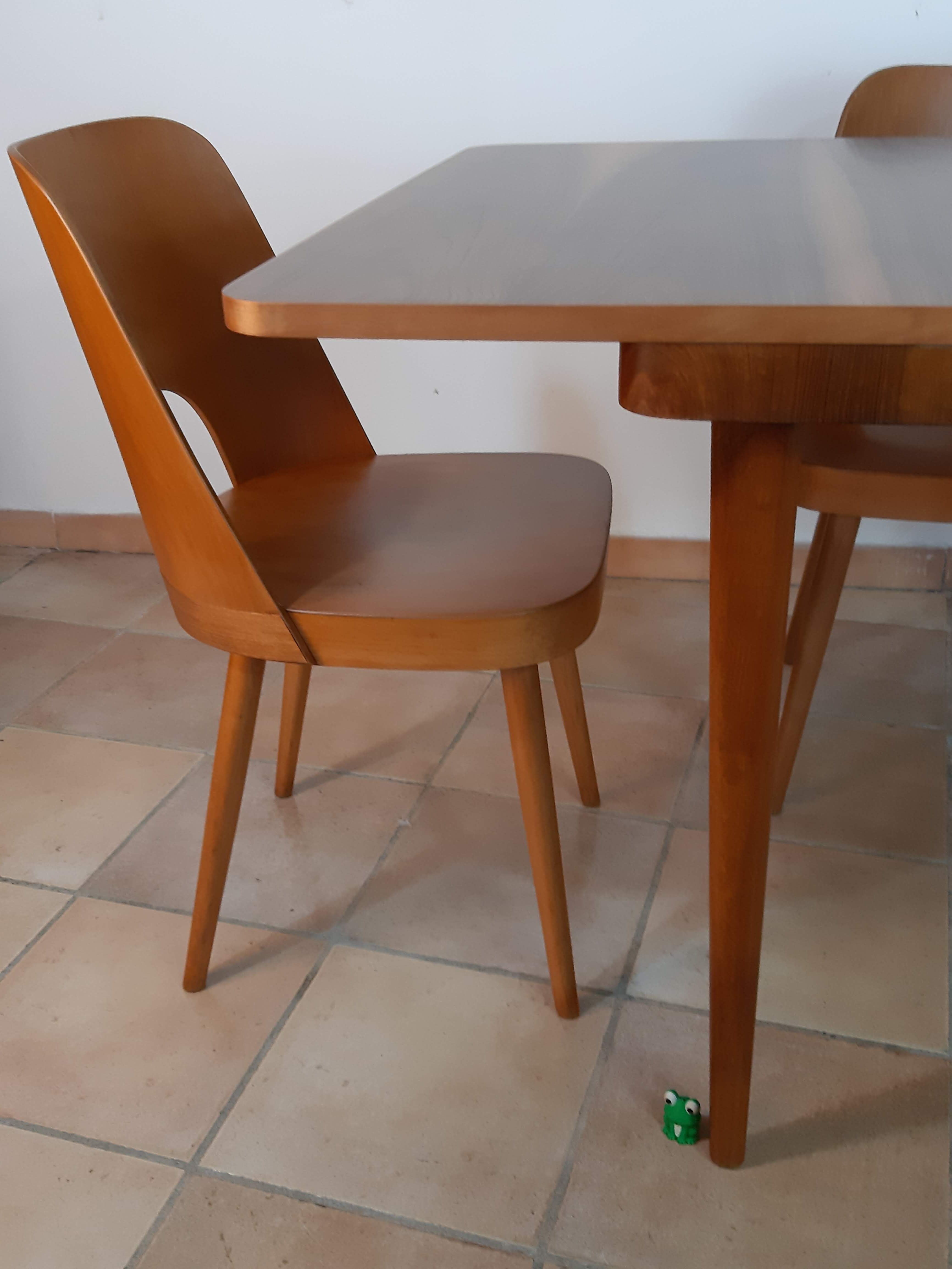 Extension table in Walnut Cesky Nabytek, Vintage Czech 1950 s