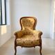 Fauteuil ancien multicolore en bois massif