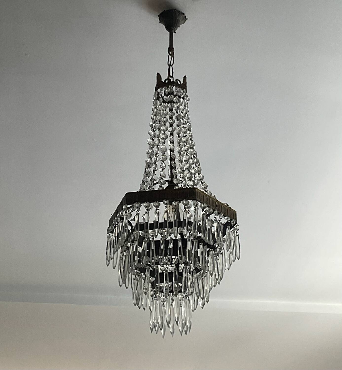 Lustre Montgolfière en laiton et pampilles