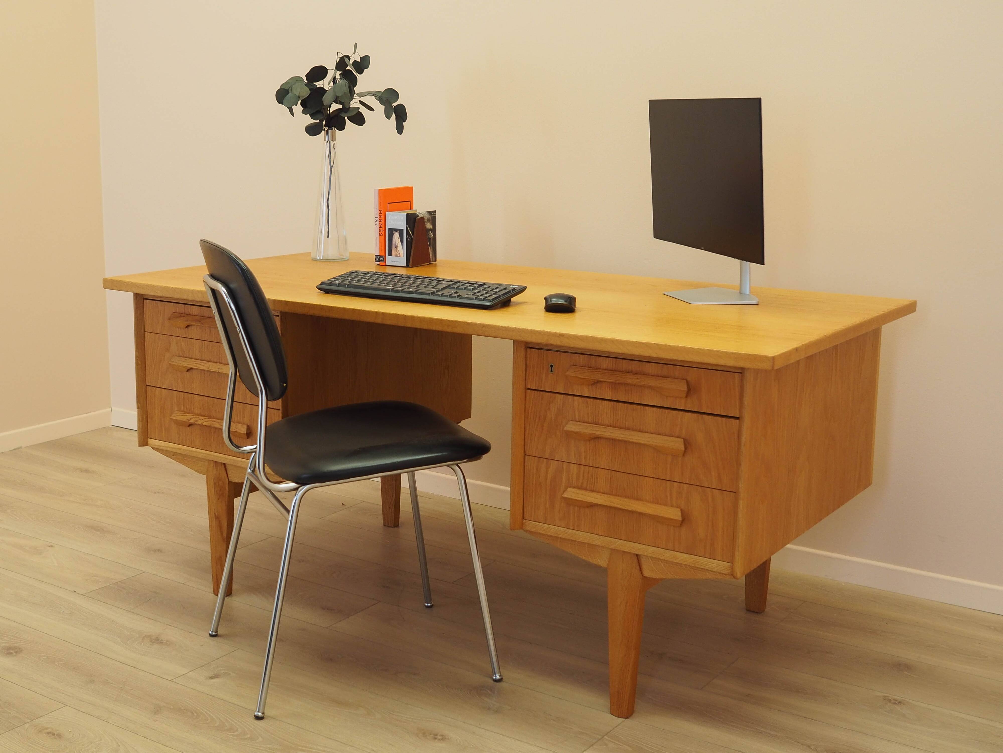 Oak desk, Danish design, 1960s, designer: Henning Kjærnulf