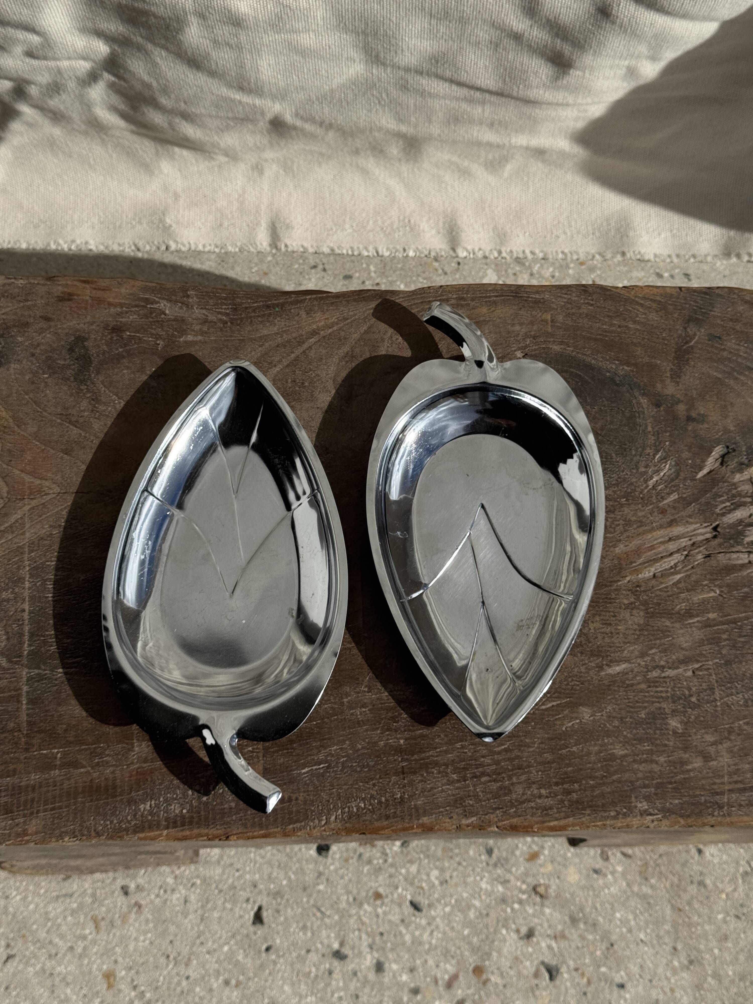 Pair of silver-plated bowls in the shape of a stylised leaf 11.5x22