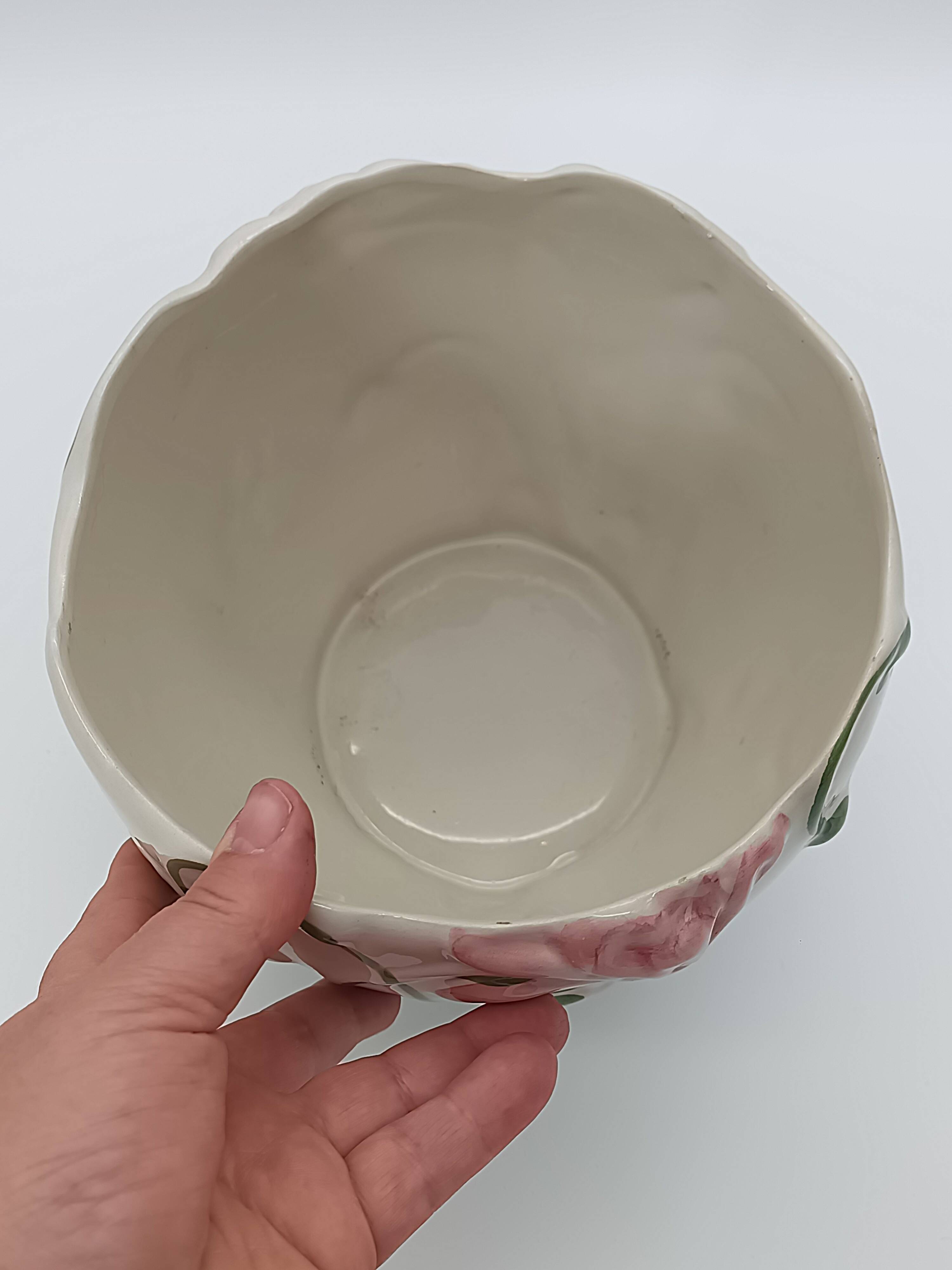 Vintage ceramic cache-pot with floral relief (Barbotine) – Ø 20 cm