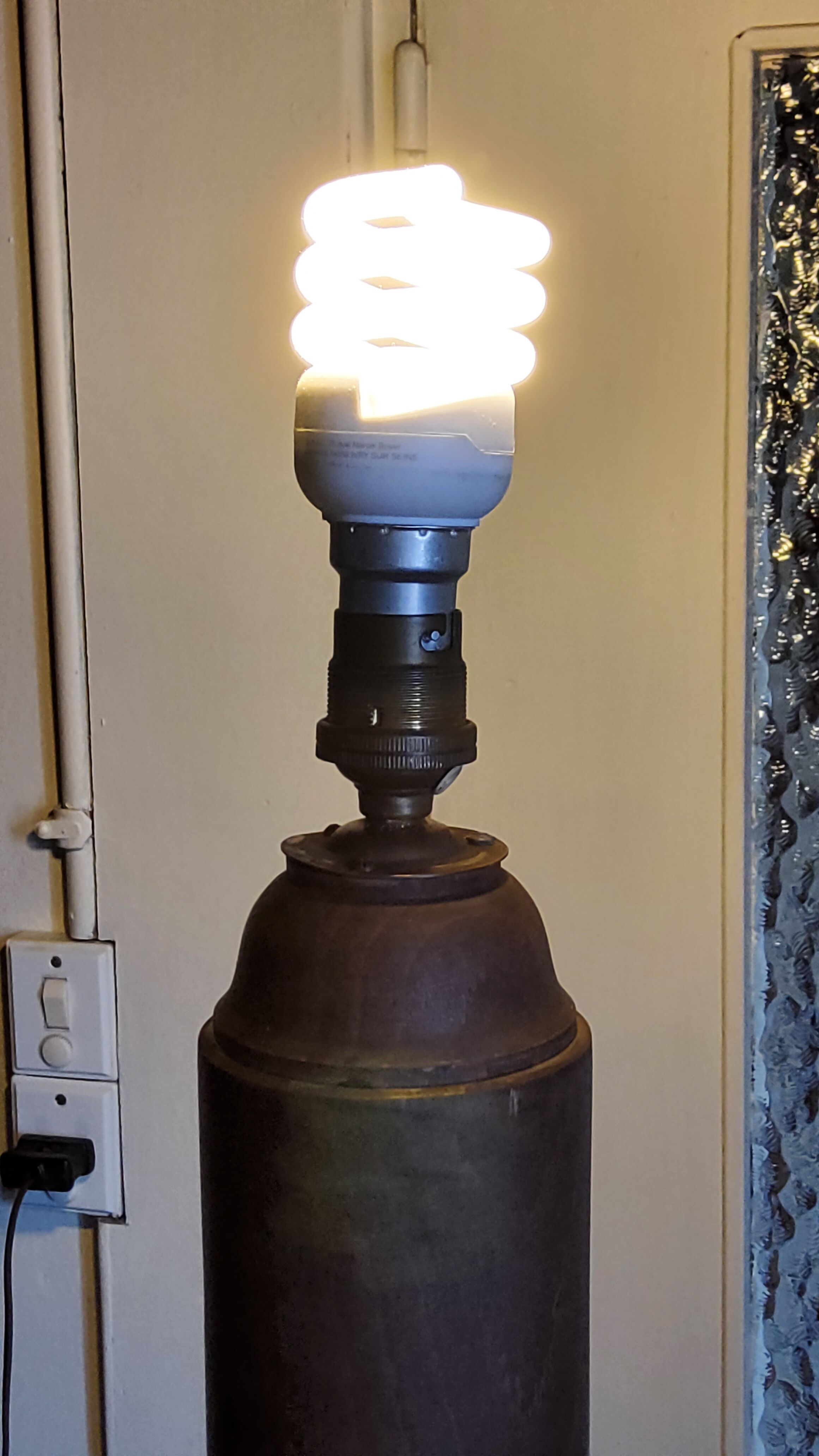 Floor lamp with shelf of the 40s/50s in beech lampshade red fabric