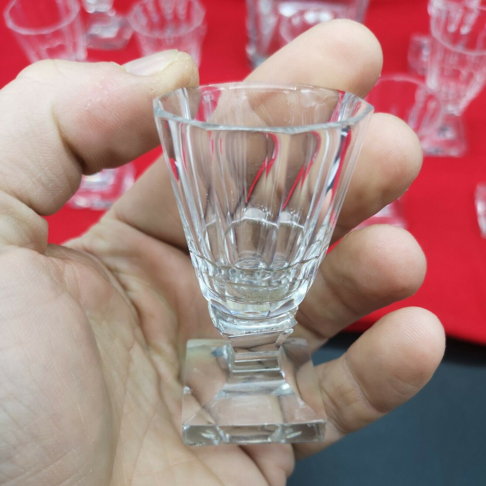 Carafe et 13 verres à liqueurs pied carré côtes plates Baccarat 19ème
