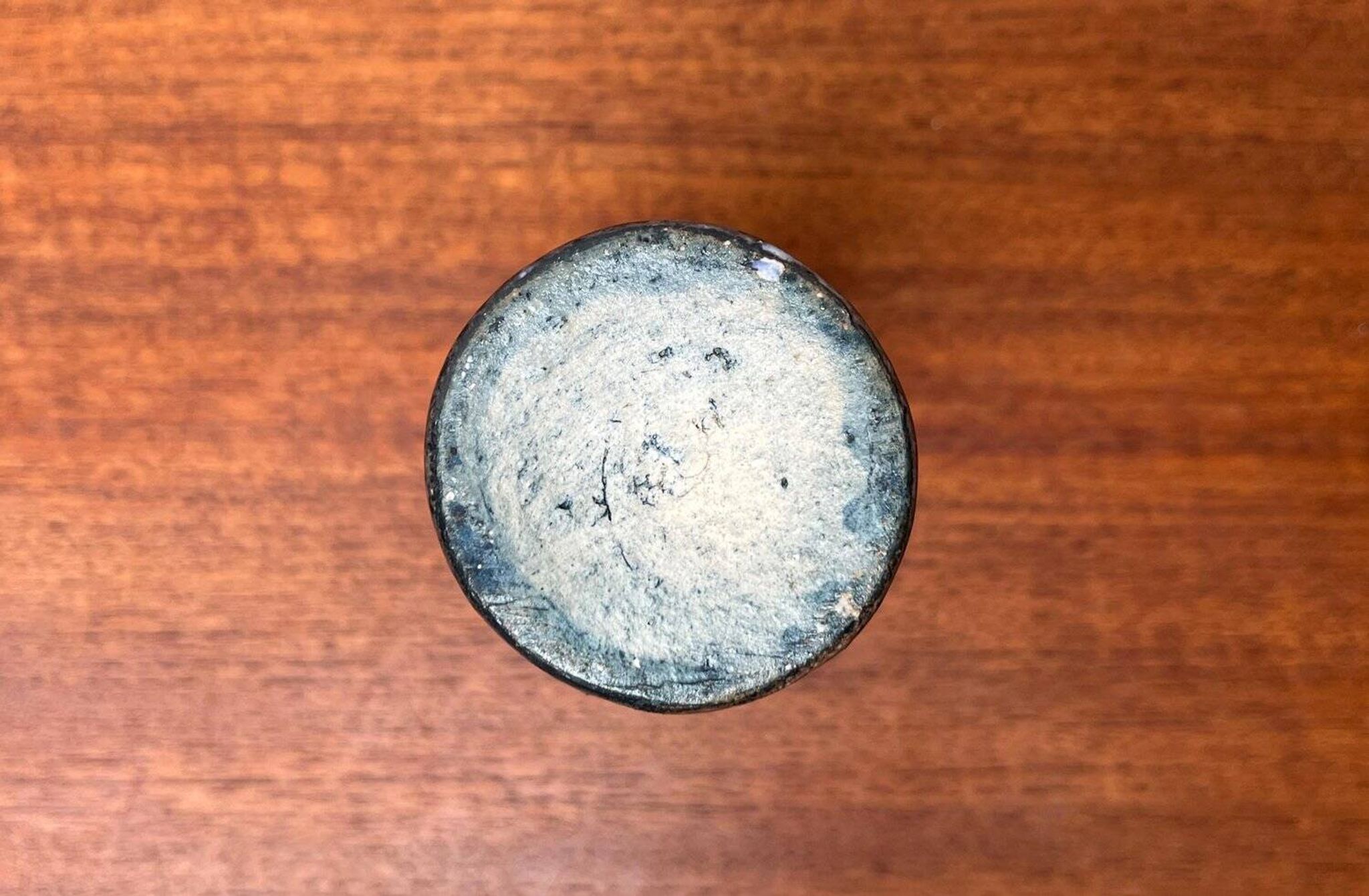 Minimalist pottery vase from the mid-century Dutch studio of Mobach, 1960s.