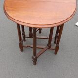Oval gateleg table