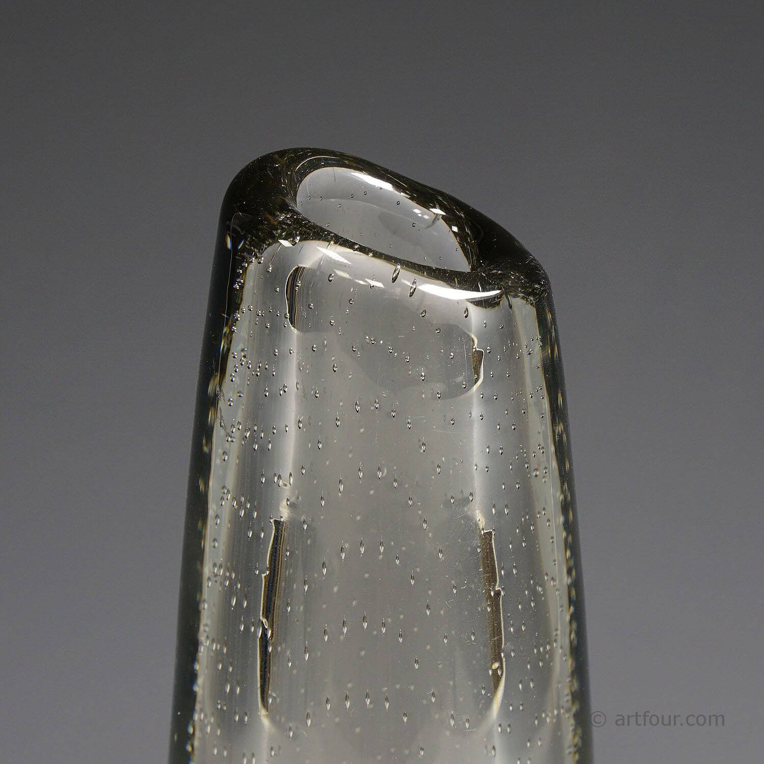 Vintage art glass vase by Gunnel Nyman for Nuutajarvi Notsio, 1940s.