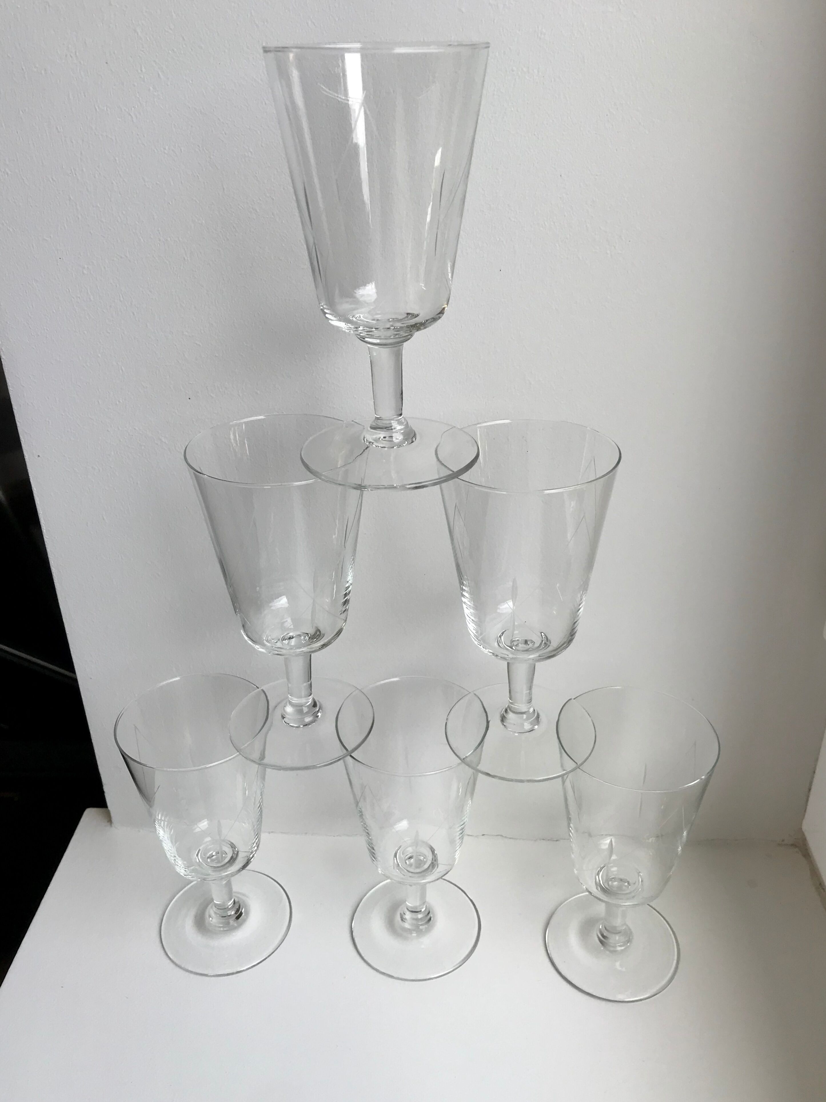 Set of 6 crystal wine glasses engraved 60s