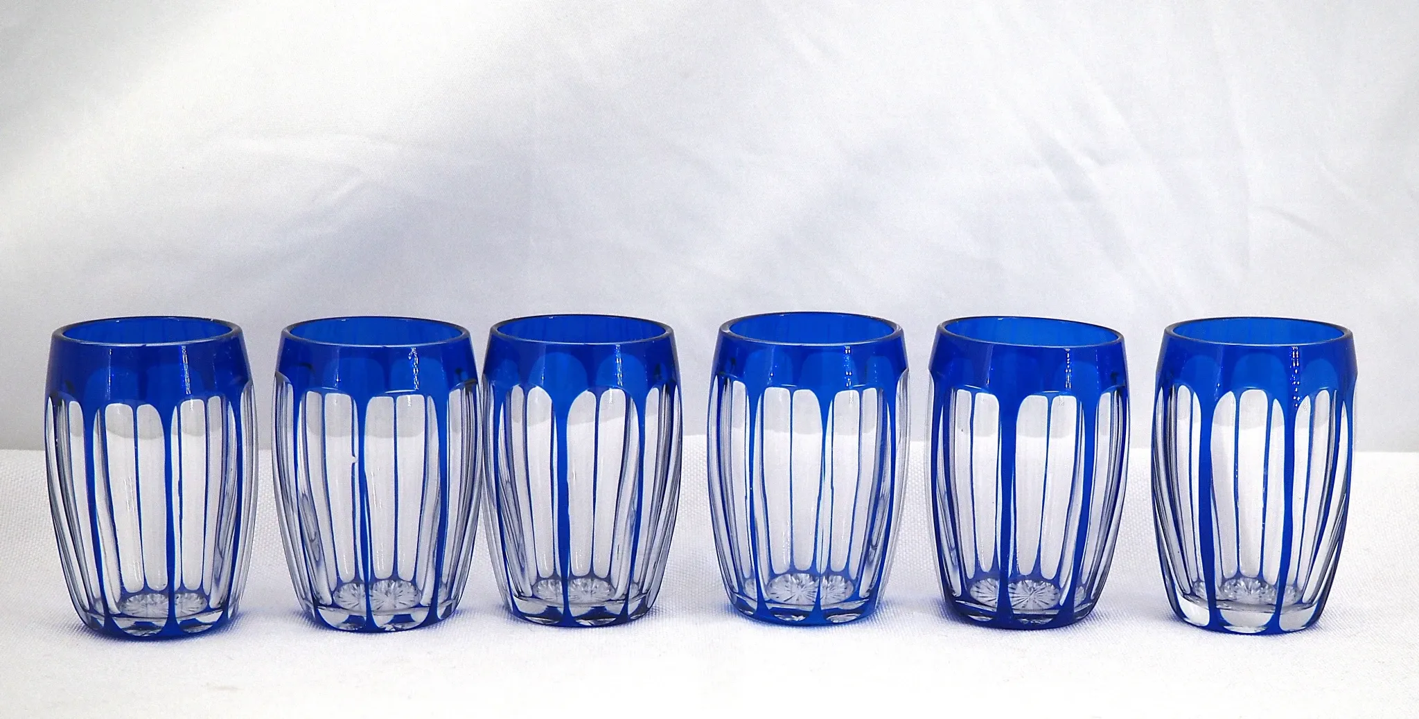 Saint Louis, 6 liqueur glasses, double blue crystal, excellent condition, Art Deco.