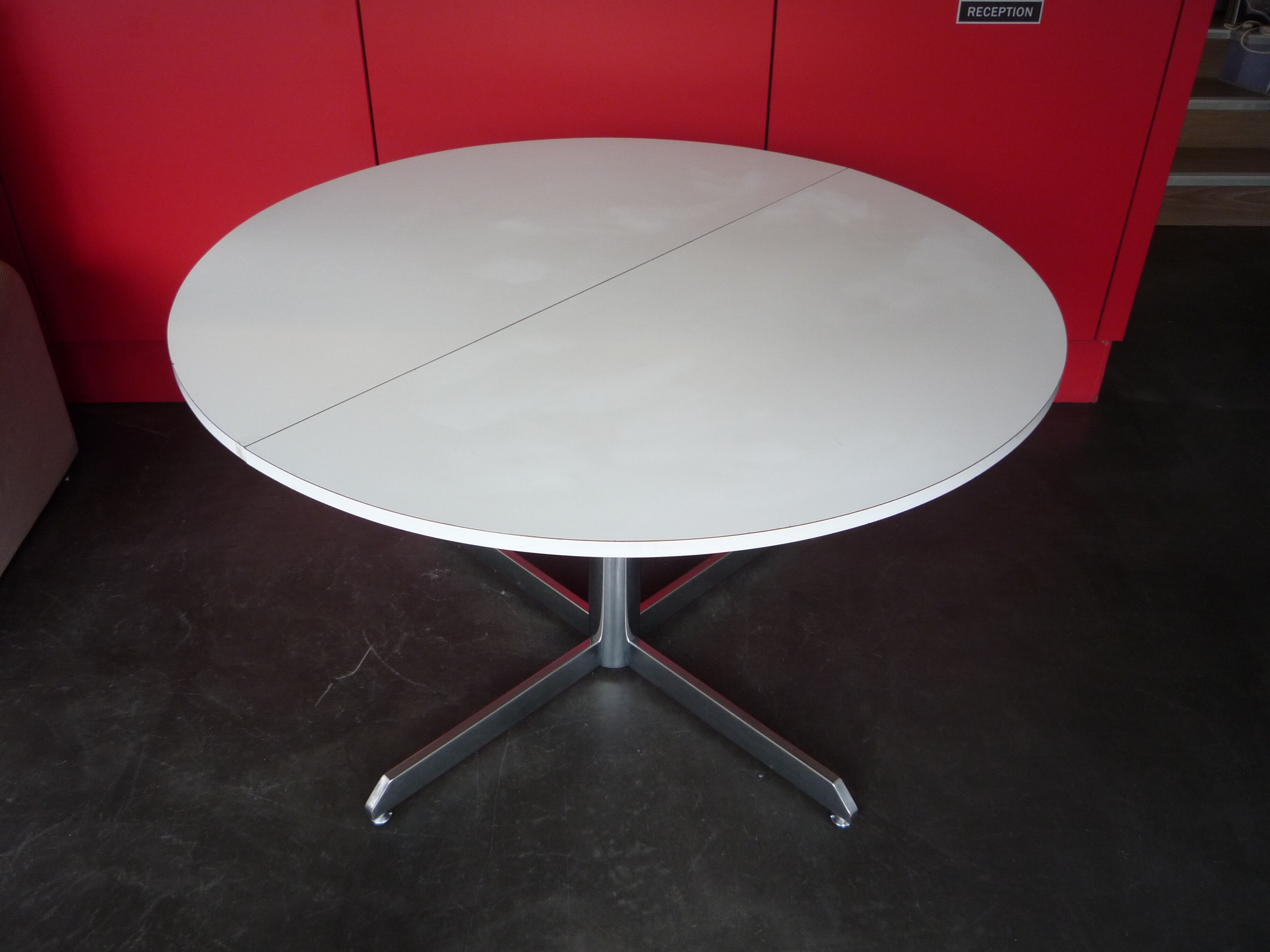 Table distributed at Roche Bobois 70/80's