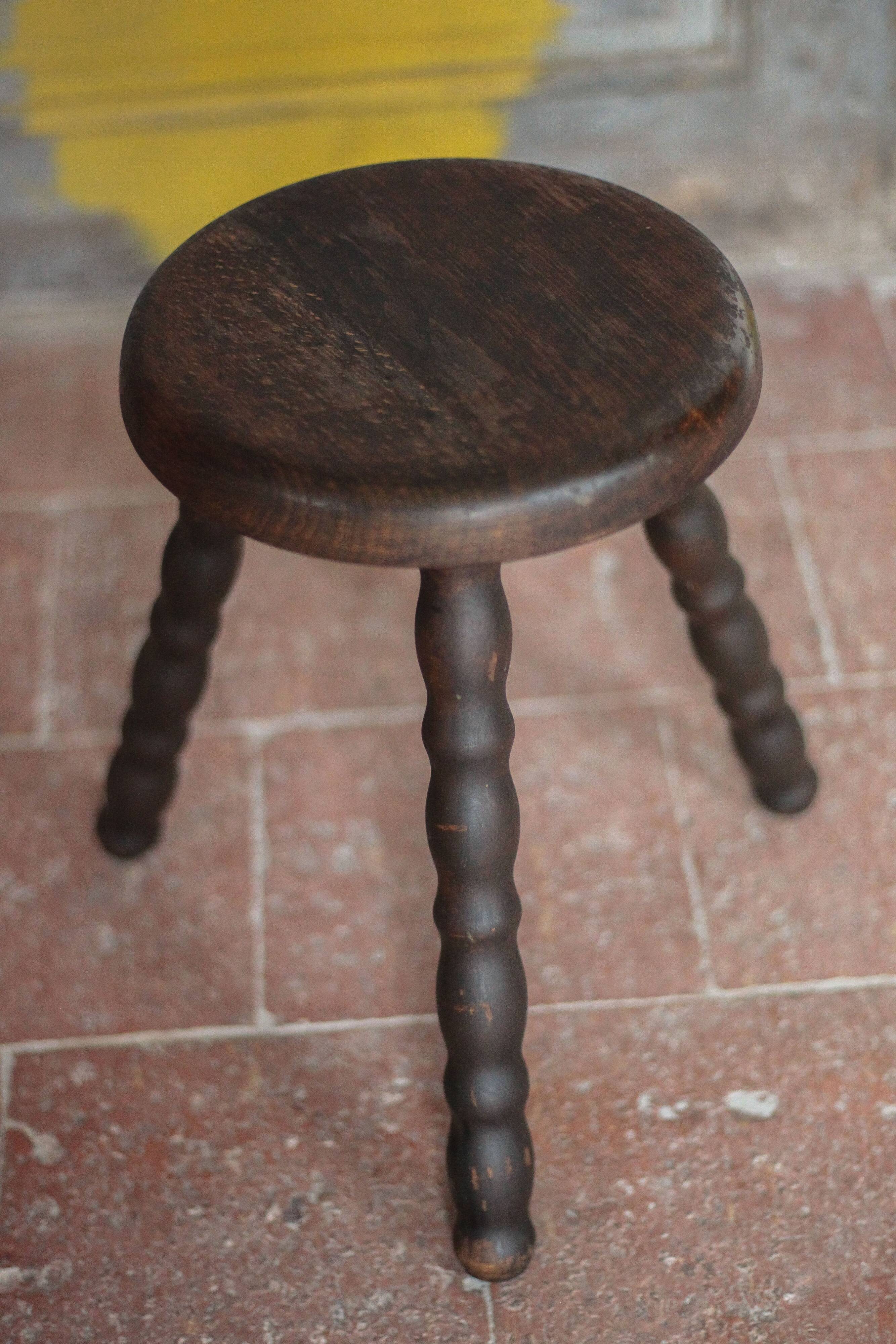 Tabouret vintage, tabouret bois, tabouret tripode pieds perlés, porte-plant