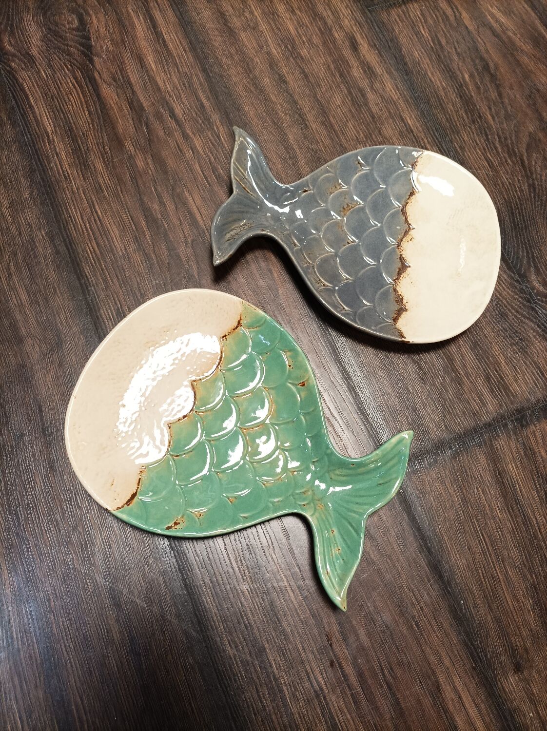 Set of 2 stoneware dishes