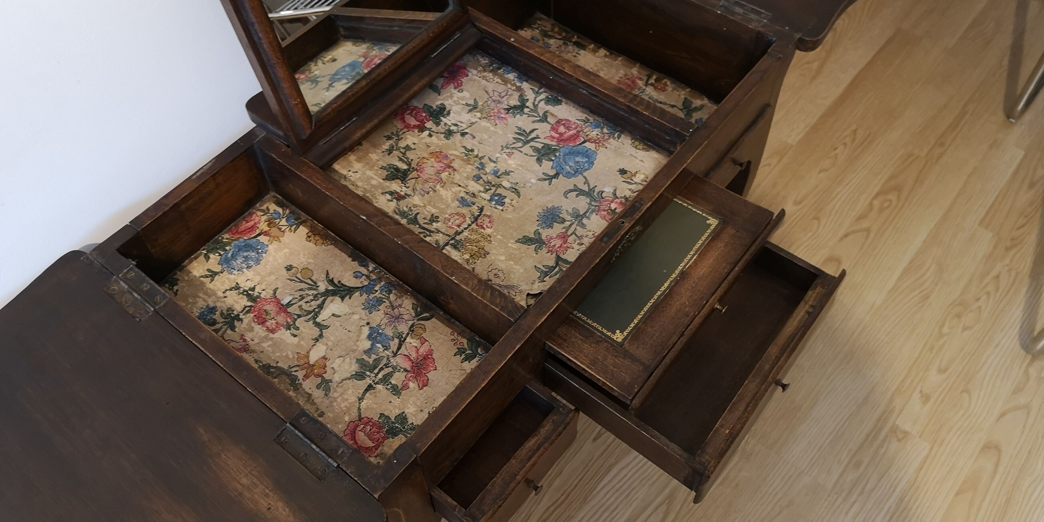 Louis XV style dressing table