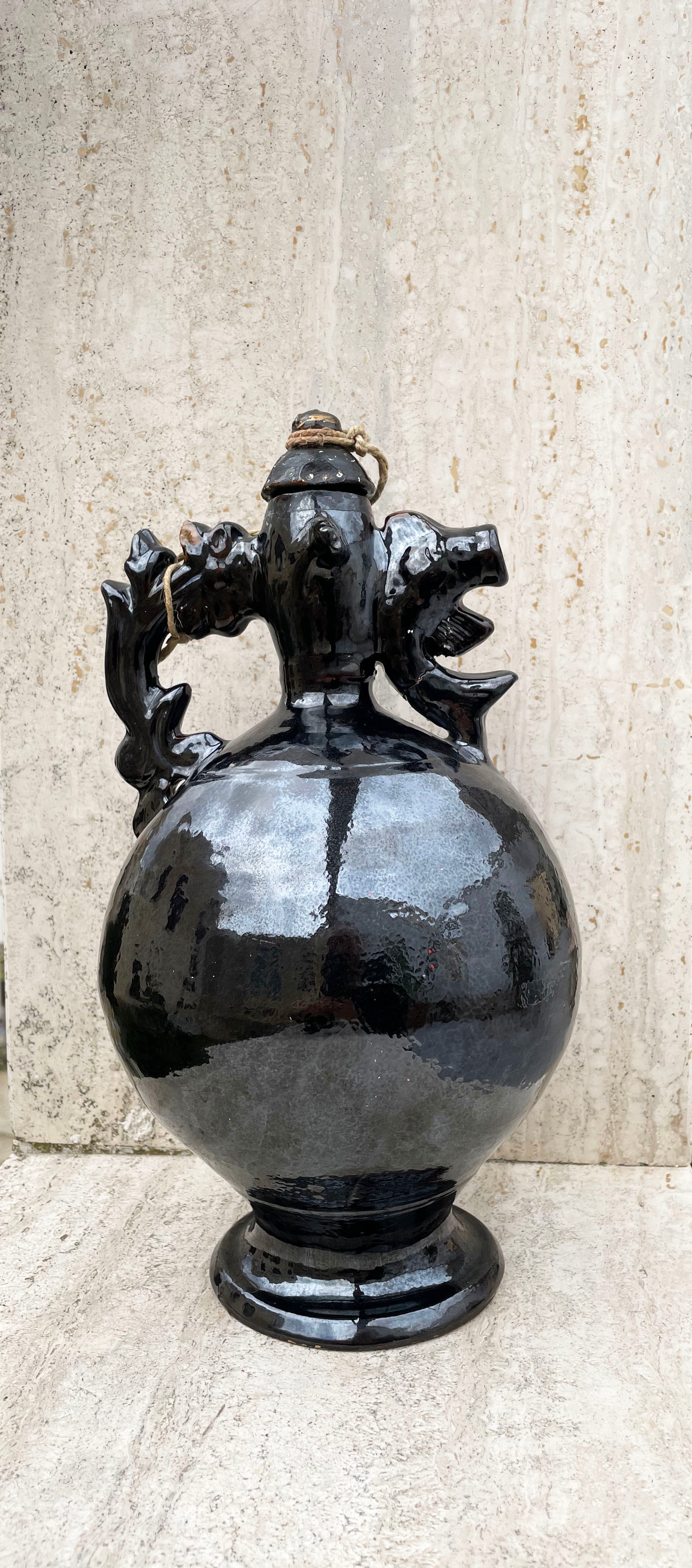 Carafe à vin iridescente antique