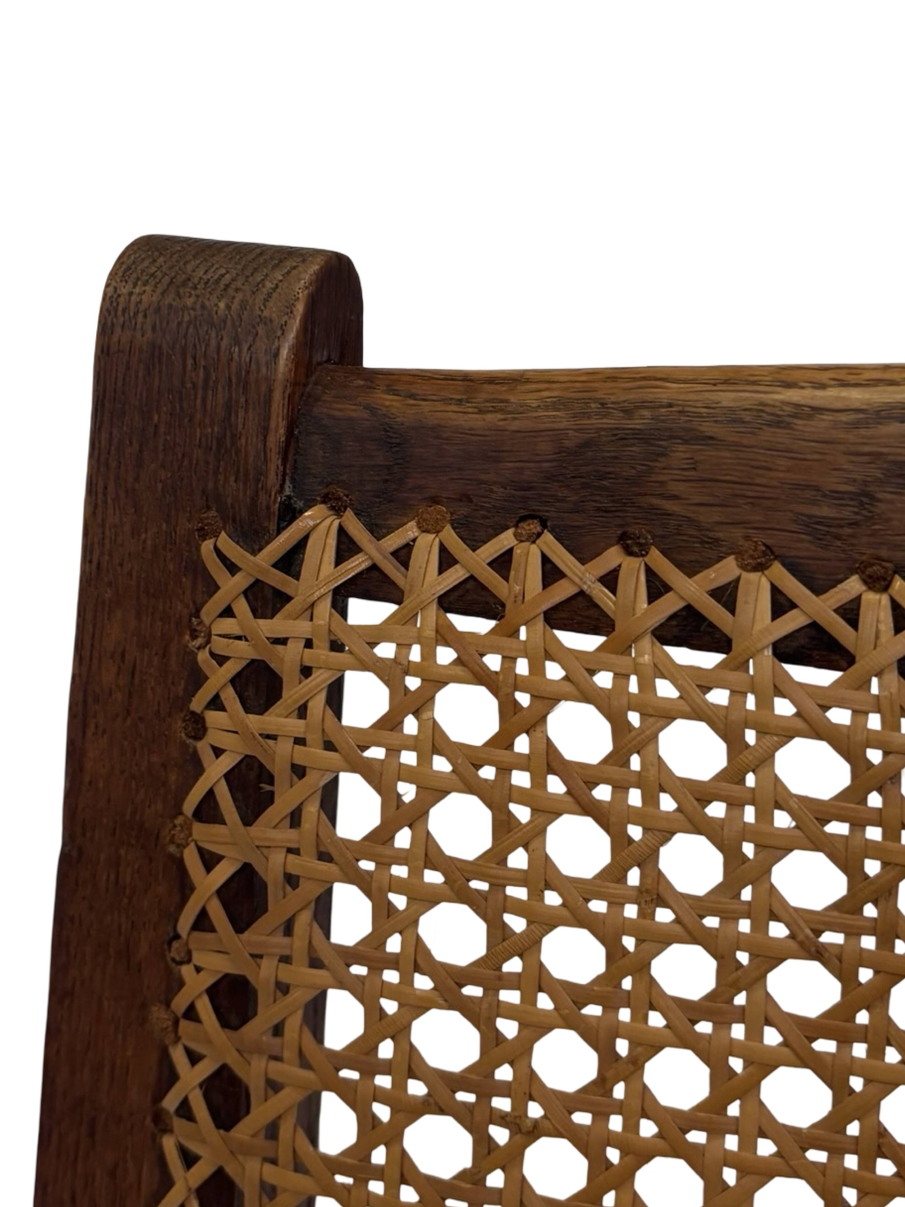 Fauteuil Art Déco en chêne tressé, design minimaliste.