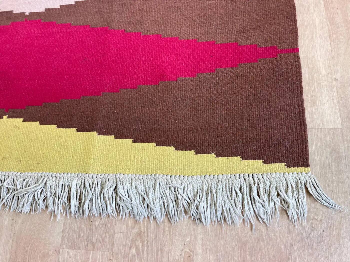 Tapis kilim en laine à motif géométrique abstrait, style années 1960
