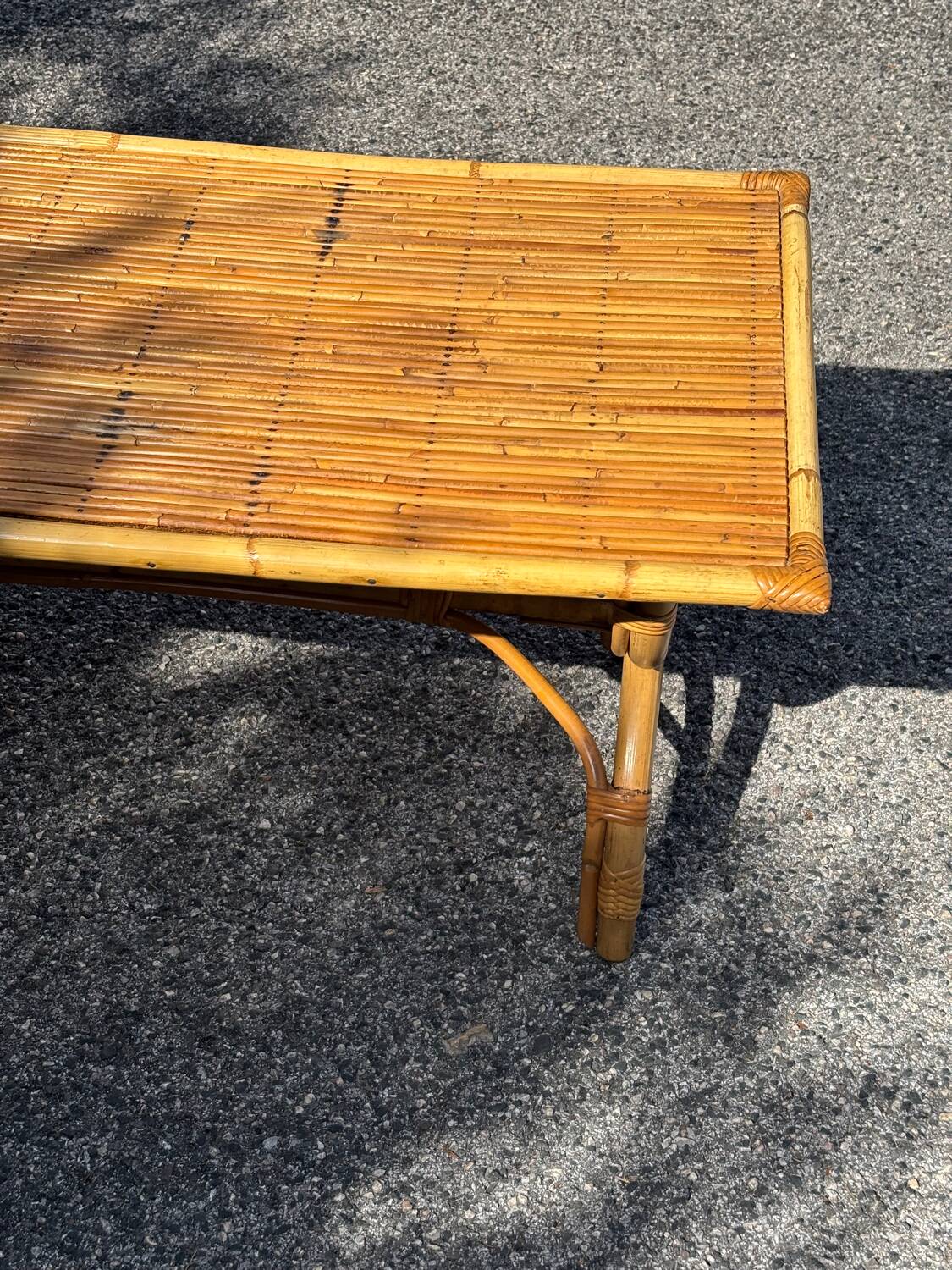 Table basse en bambou et rotin 1960