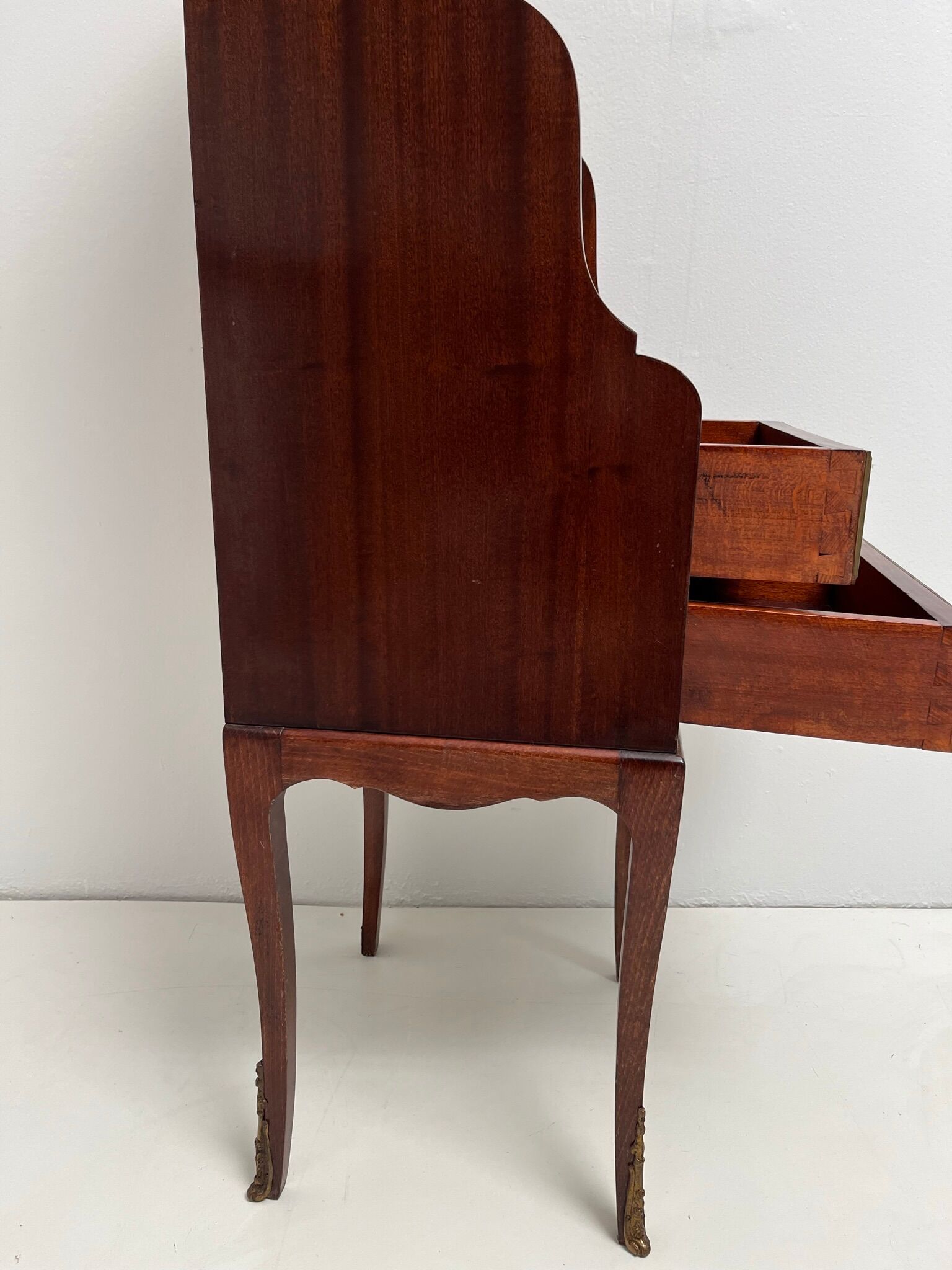 Louis XVI entrance furniture