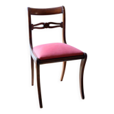 Chaise ancienne en bois – Dossier ajouré et assise rouge-rose