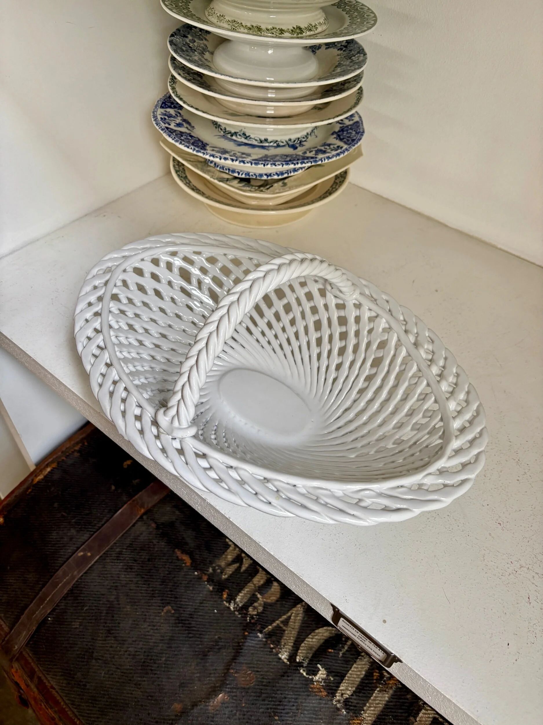 Oval basket in white glazed earthenware