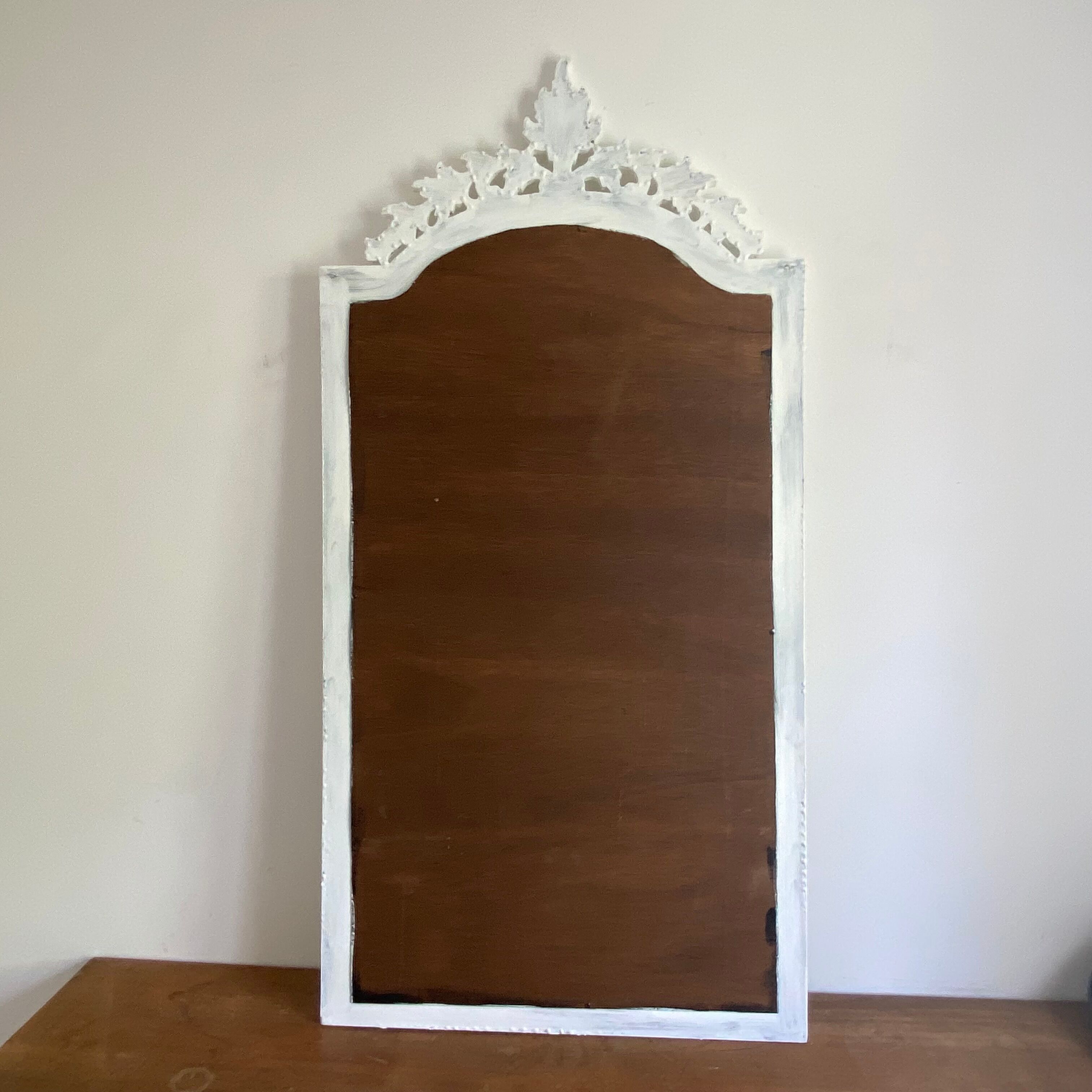 Mirror with decorated pediment 148x74cm