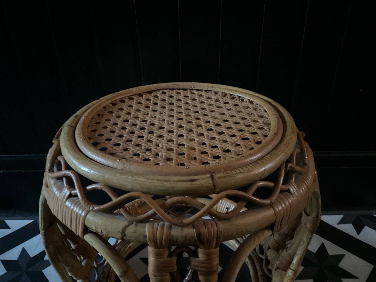 Vintage side table in rattan from the 60s-70s.