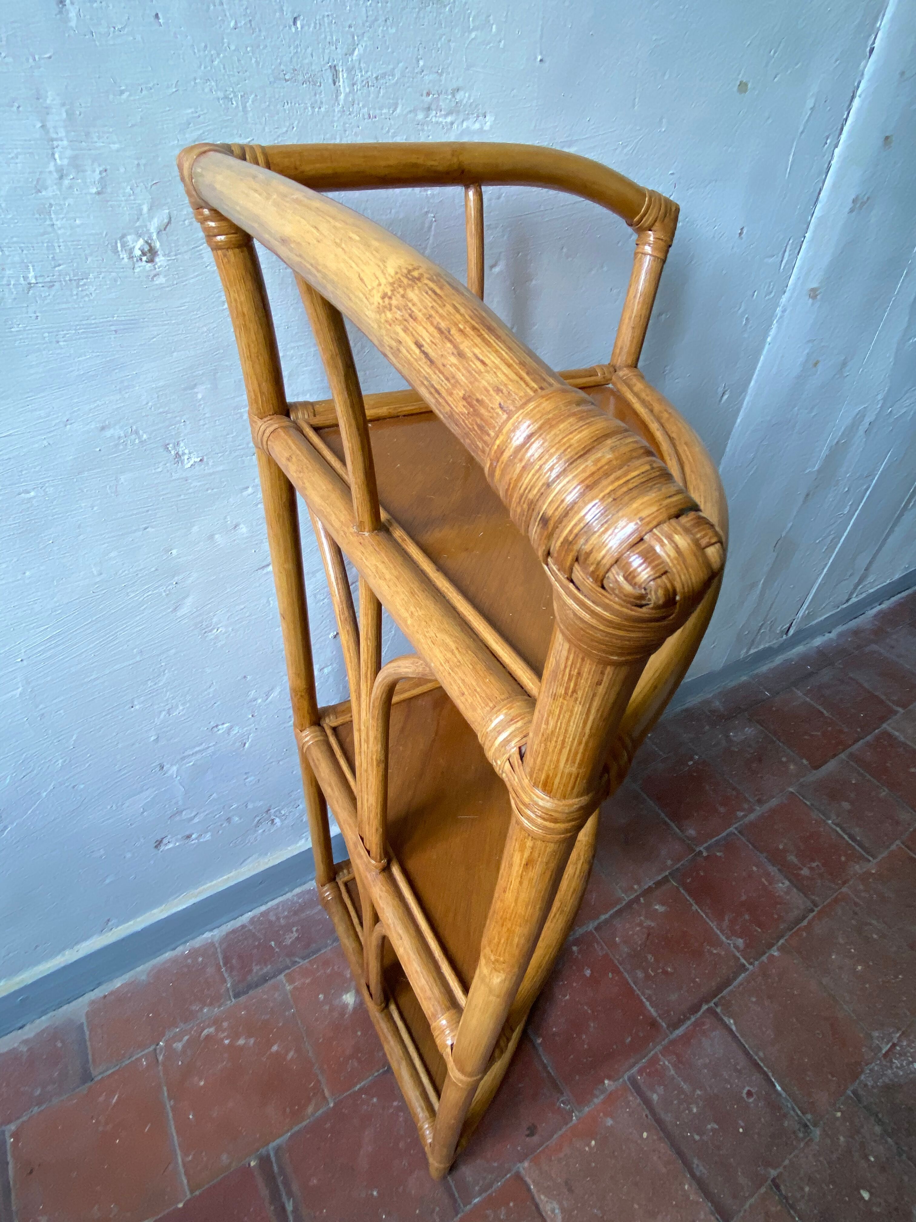 Étagère d’angle bambou osier