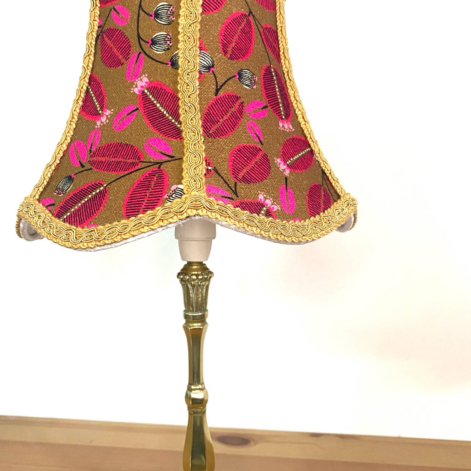 Upcycled vintage lamp - pink lifestyle