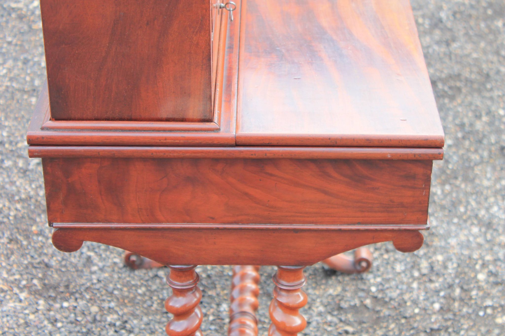 Bureau à gradins