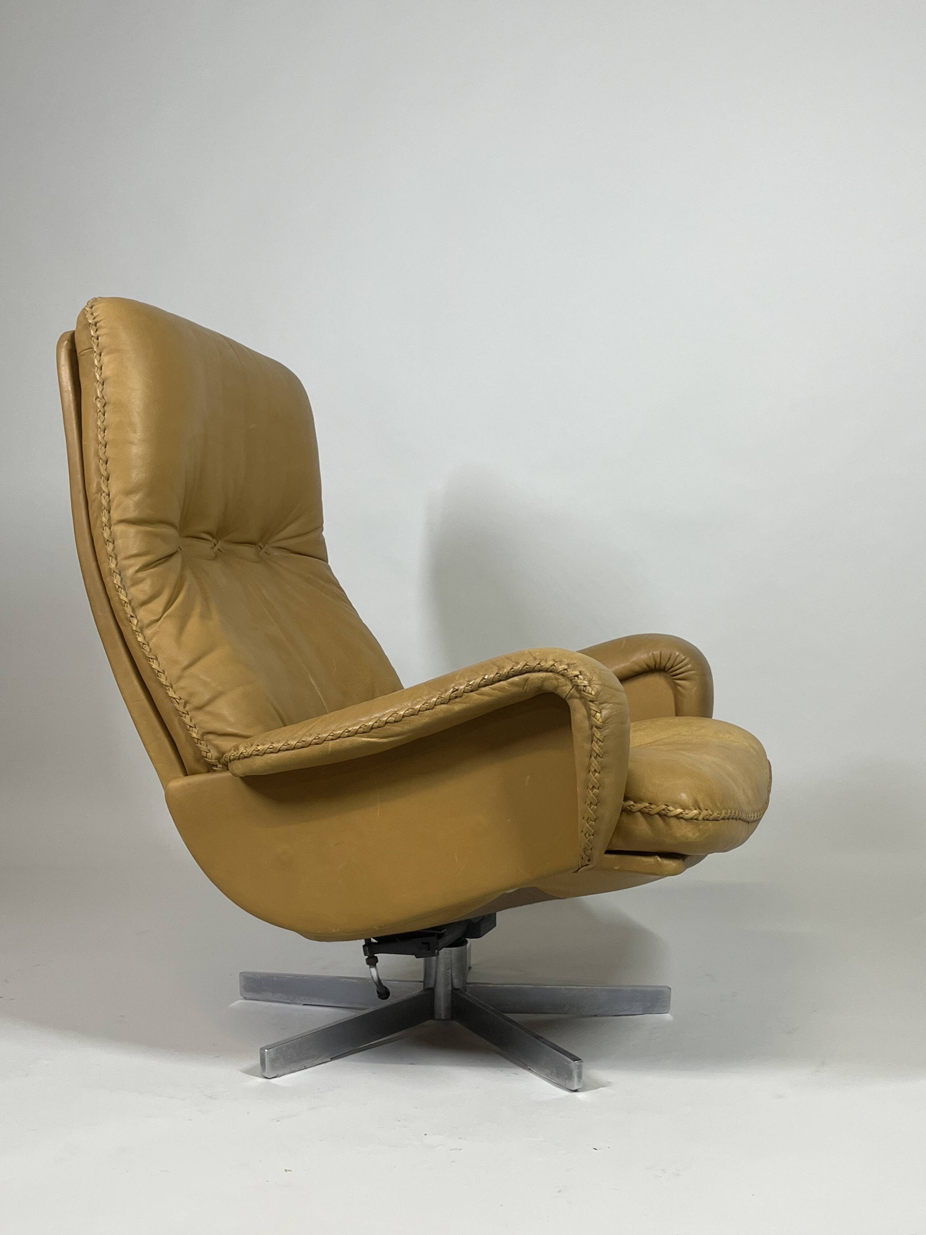 De Sede S231 Swivel Leather Armchair, 1960s