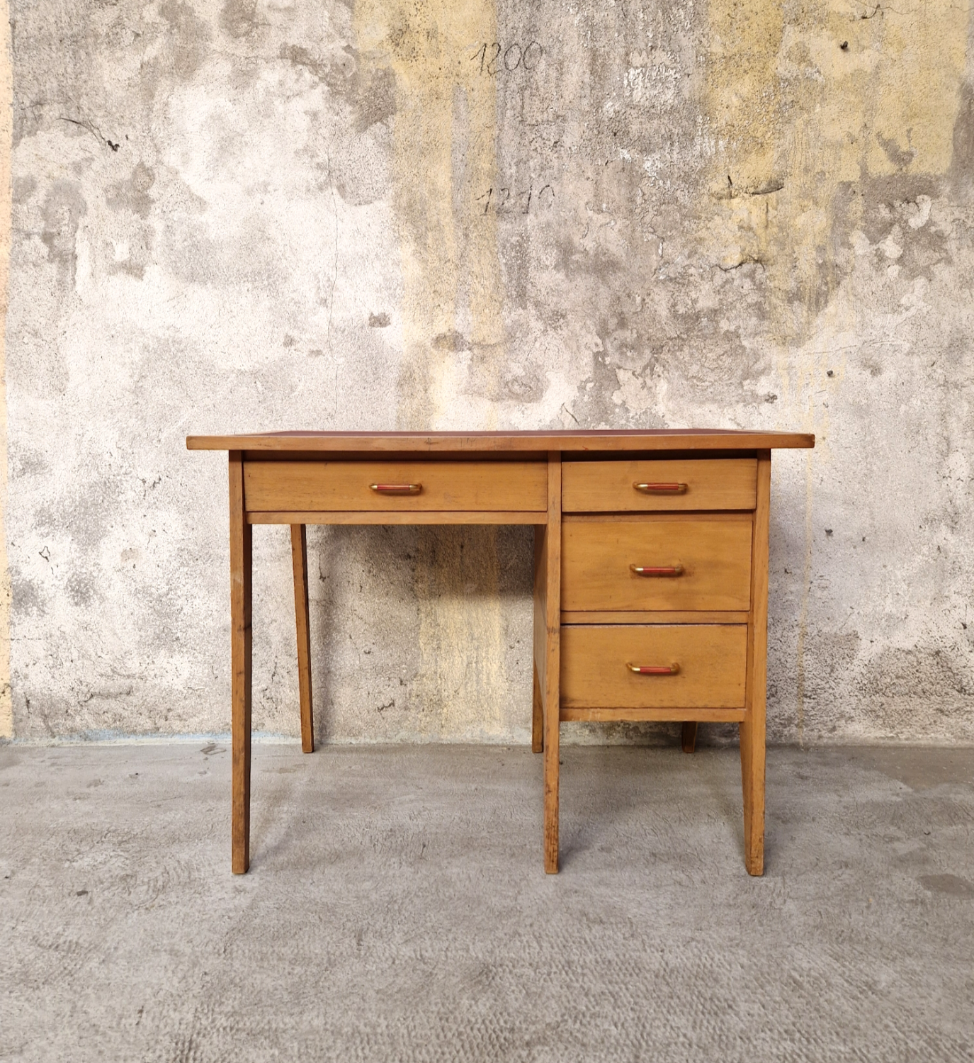 Vintage scandinavian office