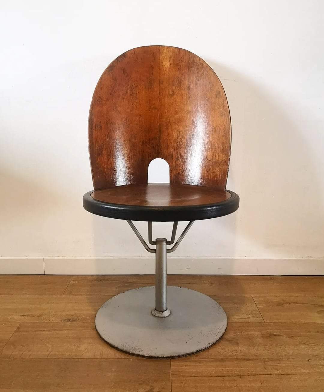 Set of 6 wooden swivel chairs