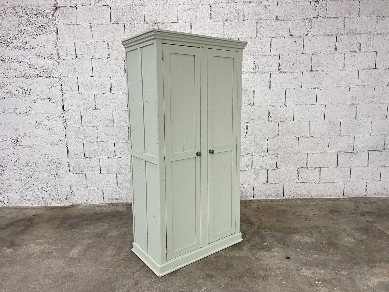 Armoire parisienne en pin années 1950