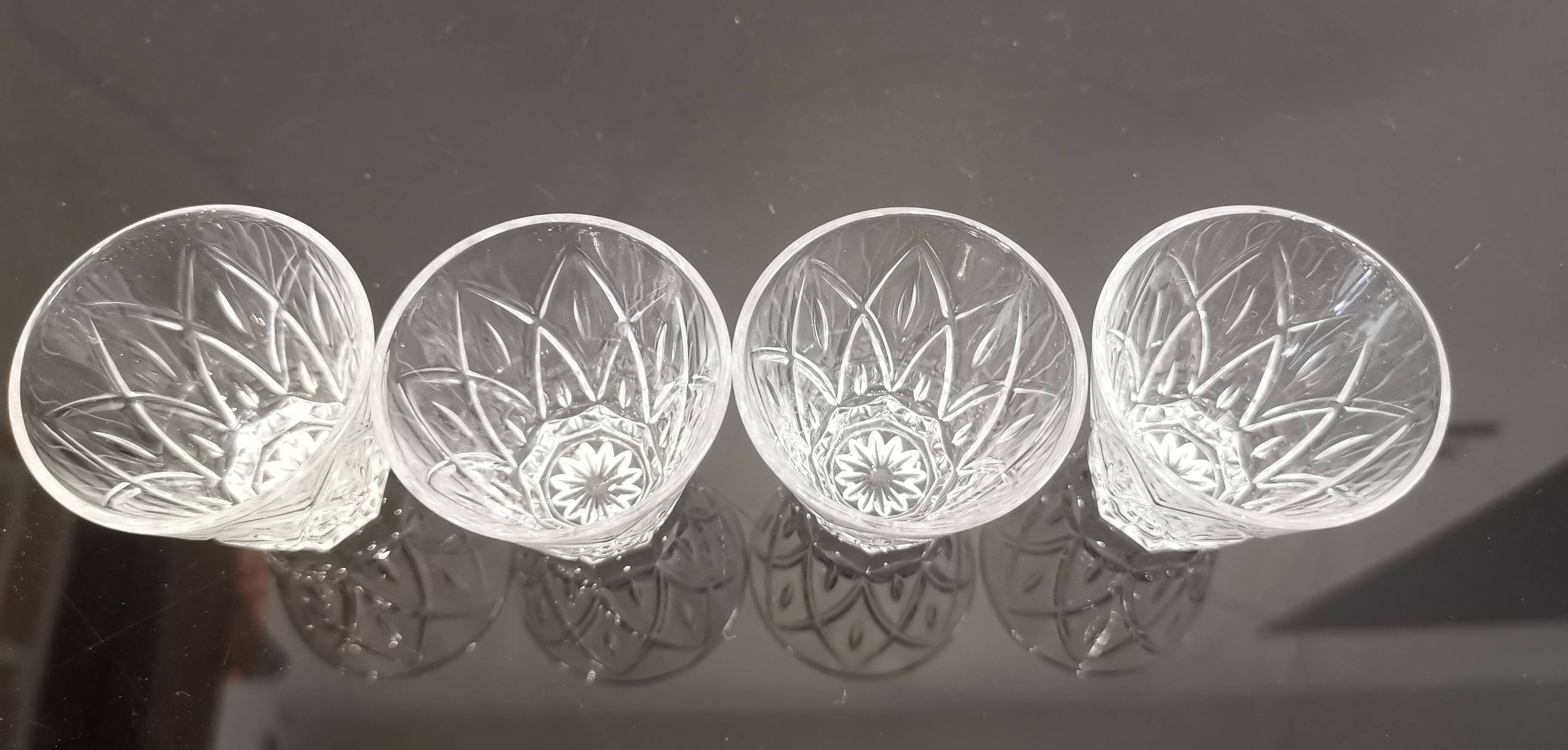 Set of 4 digestive glasses in vintage Shell chiseled crystal
