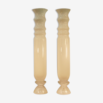Paire de hauts vases Murano blancs, XXe siècle