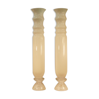 Paire de hauts vases Murano blancs, XXe siècle