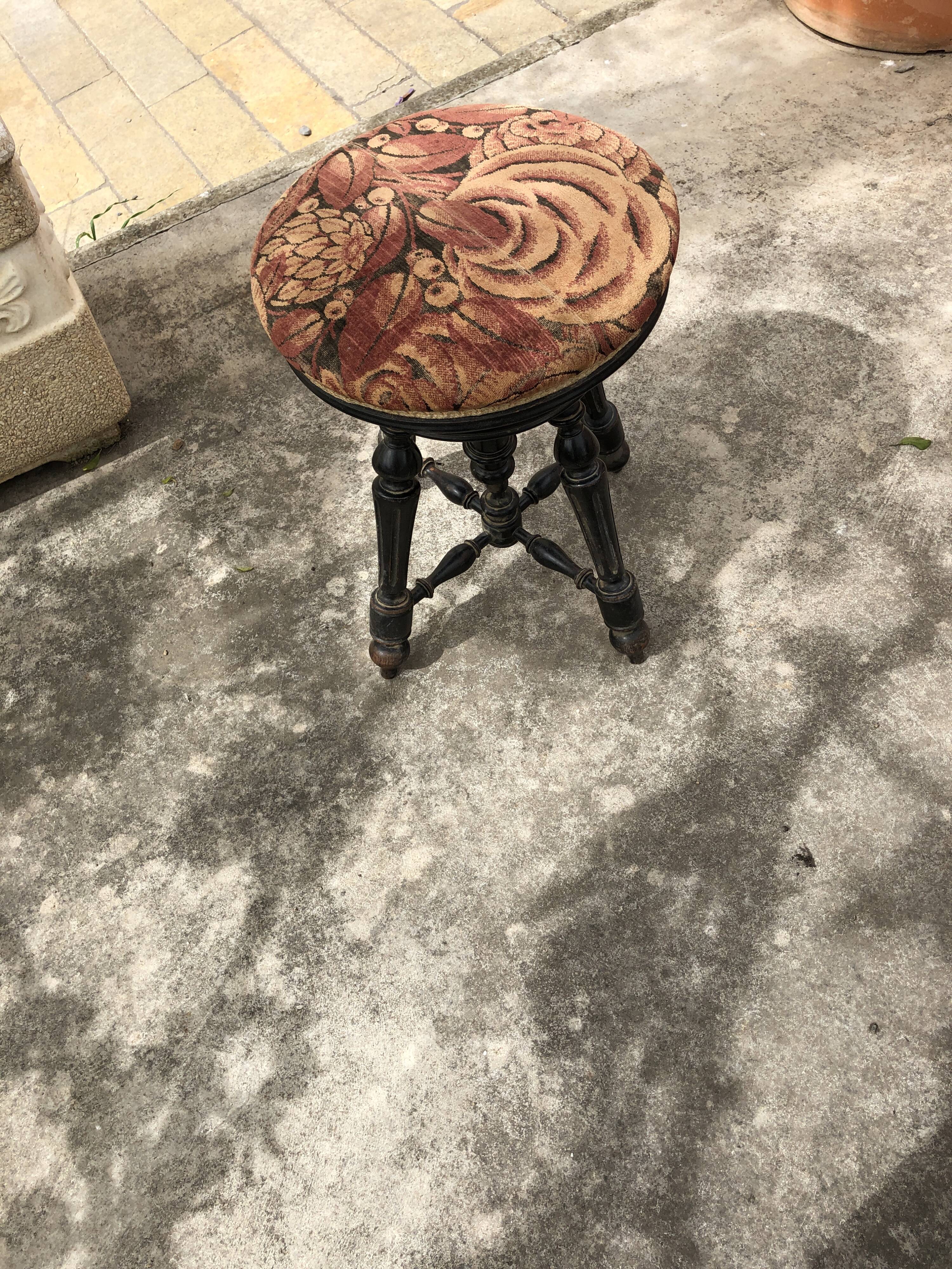 Piano stool
