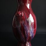 Beef blood vase decorated with taoties and flaming, China, 34cm, 19th century