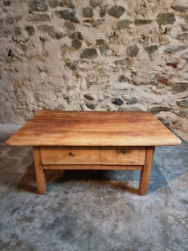 Table basse en merisier du XVIIIe siècle avec deux tiroirs