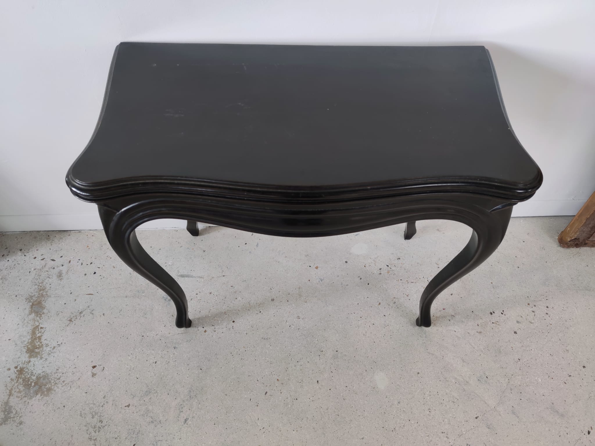 Molded blackened wooden play table, arched legs, green felt